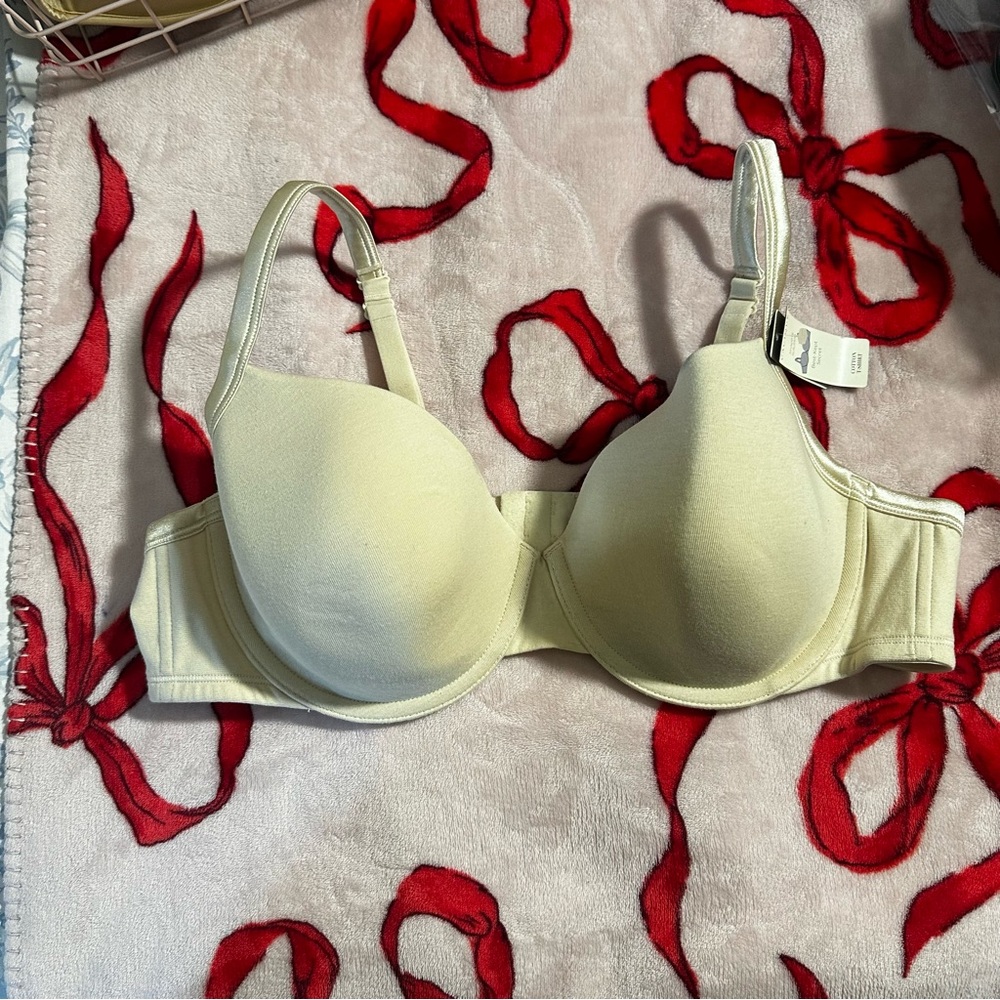 NWT Cacique Cream Underwire Bra with Molded Cups